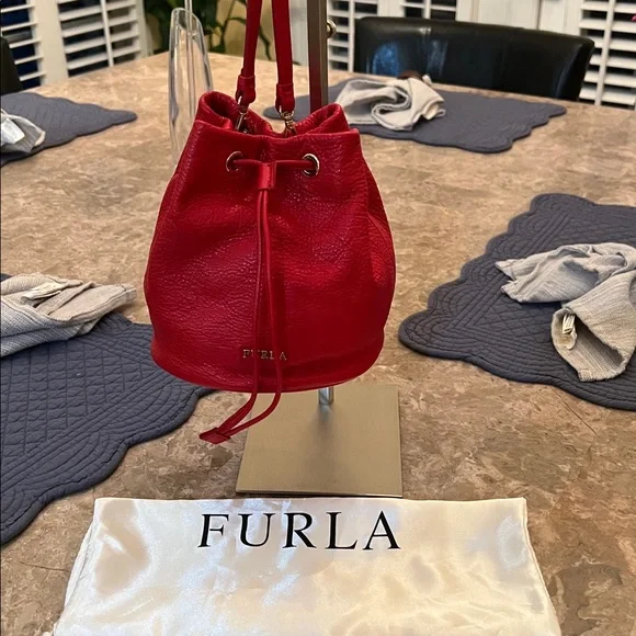 Furla Vibrant Red Leather Crossbody Bag EUC LOOKS NEW! Beautiful! - Picture 3 of 15